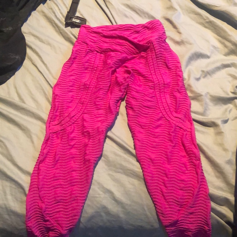 Pink booty lifting leggings!